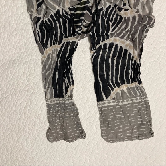 Rock Flower Paper Patterned Tunic | Size M | Resortwear | Breezy - Picture 10 of 10